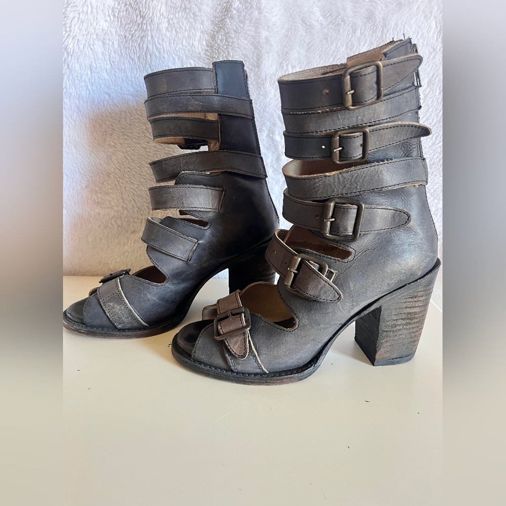 Freebird Bond Sandals Size 8